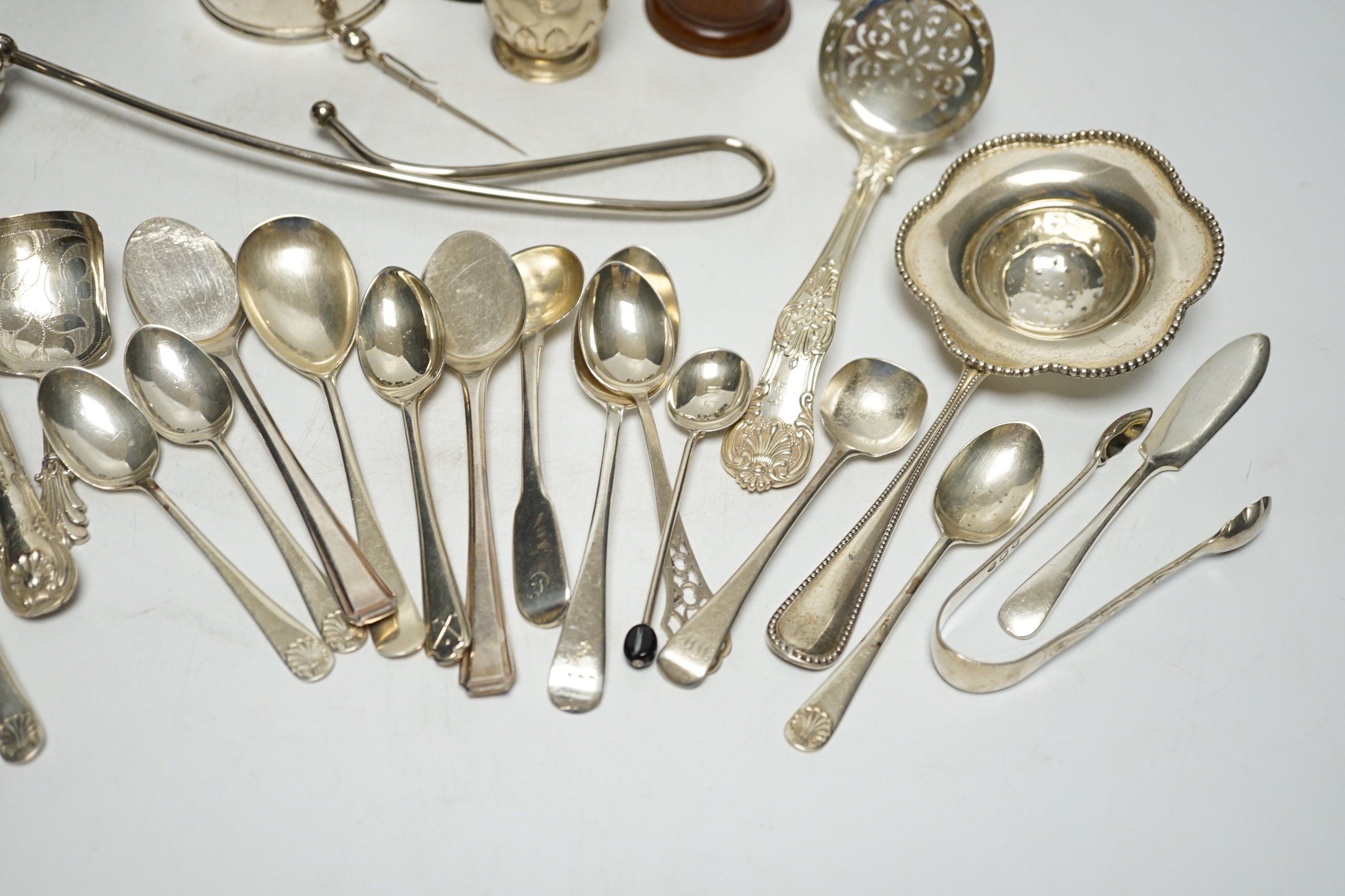 Sundry minor silver flatware including a Victorian Kings pattern sifter ladle, a silver mustard pot and pepperette, four small silver trophy cups and two other items.